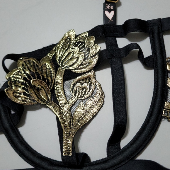 🆕️VS VERY SEXY Strappy Embroidered Open Cup Balconette Bra Size 36B - Picture 10 of 16